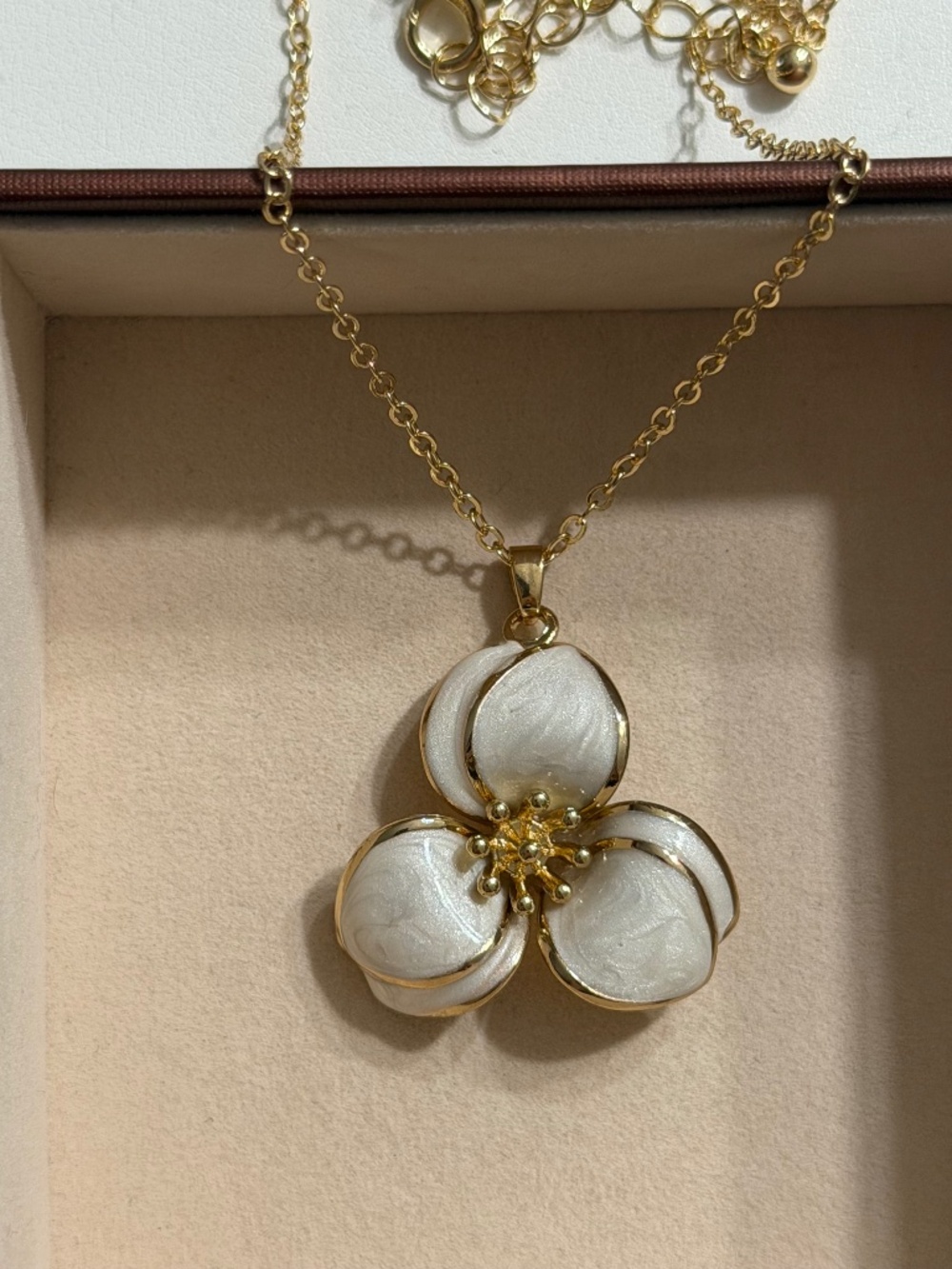 Golden Ivory White 3-Petal Flower Enamel Pendant Necklace.